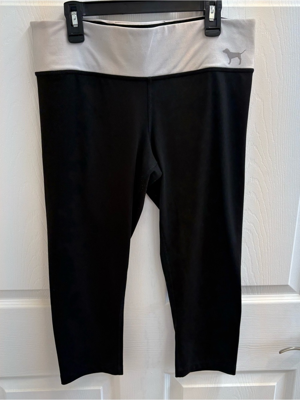 PINK Victoria’s Secret Yoga Capri Leggings Black Gray Colorblock Size M